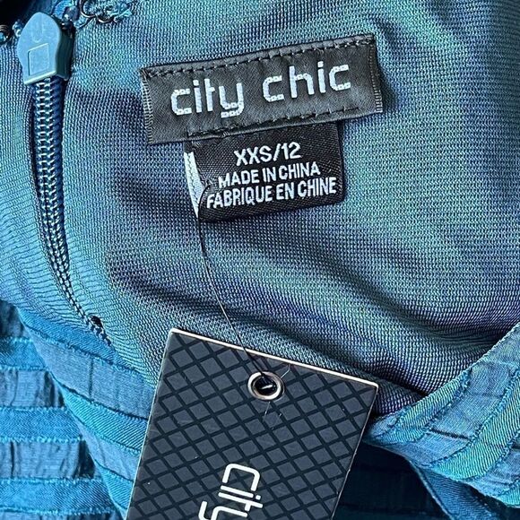 City Chic Plus Size First Date Playsuit Short Ruffle Sleeves V-Neckline XXS/12 - Picture 6 of 9